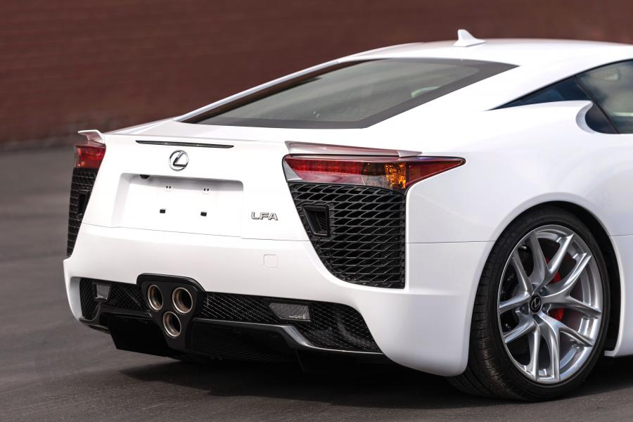 Детали экстерьера Lexus LF-A 2010 года  (NA) (фото 22 из 35)